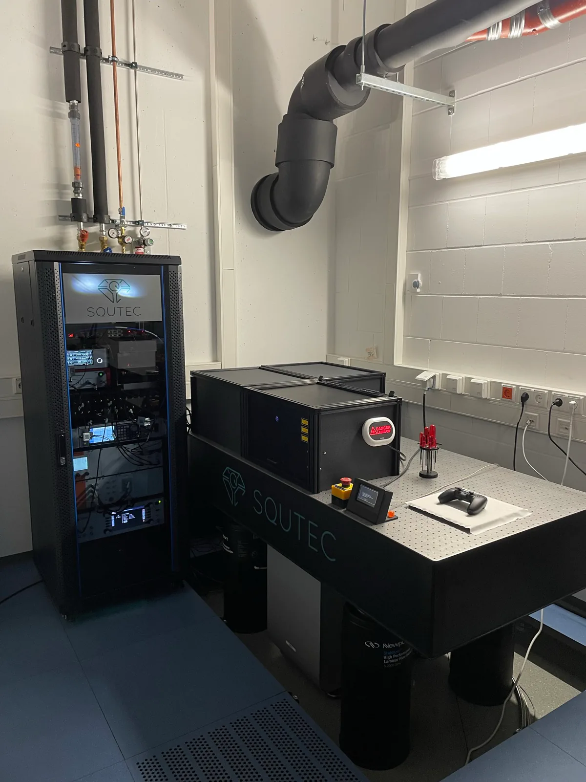 Quantum diamond microscope